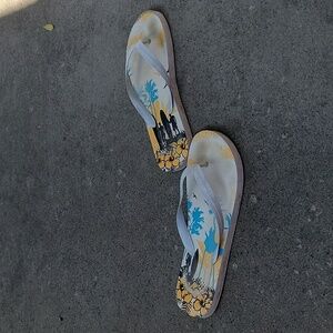 ***BARELY WORN*** Pismo beach surf flip flops men's size 10